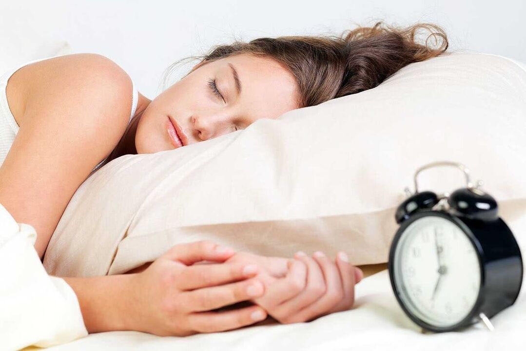 gjumë i shëndetshëm dhe ushtrime në mëngjes për humbje peshe