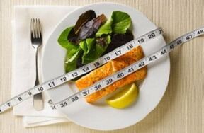 Peshku me sallatë për humbje peshe në një dietë proteinike