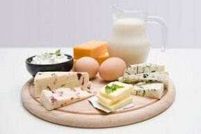 Vezë, qumësht me pak yndyrë dhe produkte qumështi të fermentuar për një dietë proteinike